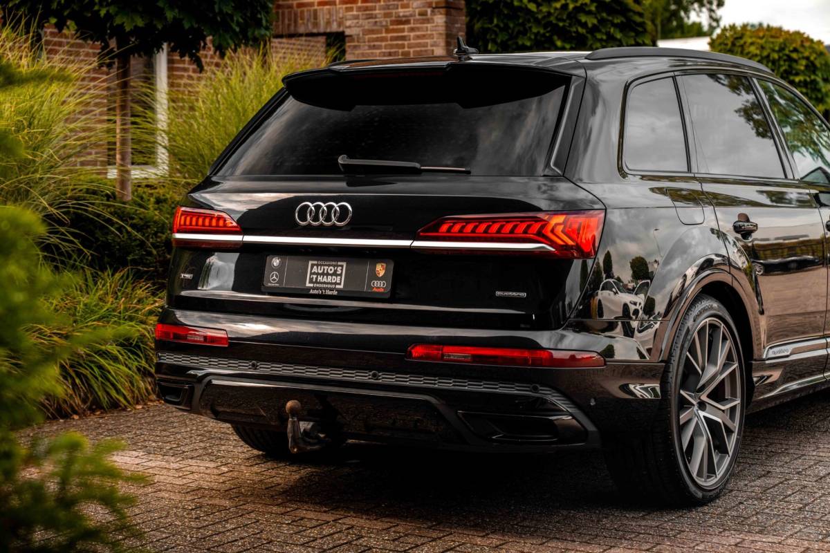 Audi Q7 Audi Q7 60 TFSI e Quattro Competition Luchtvering Elek. Trekhaak Massage Matrix B&O Stoelverw/Ventilatie 22”