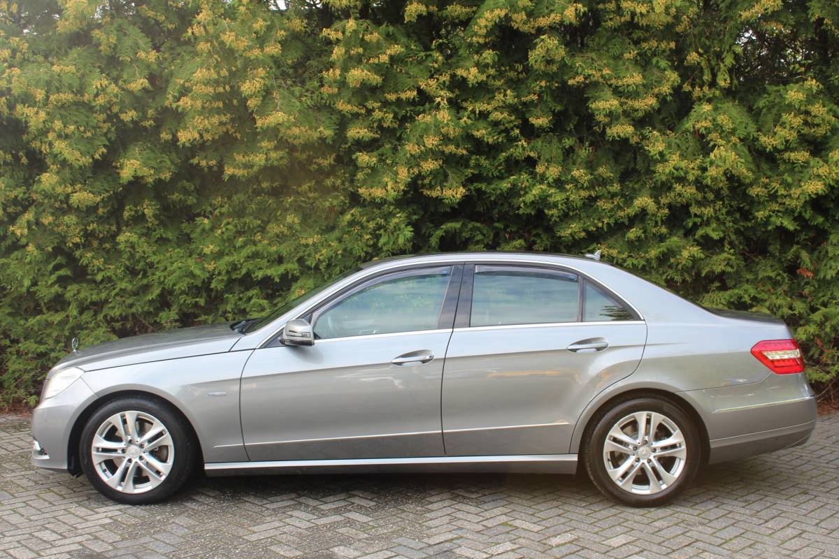 Mercedes-Benz E-Klasse Mercedes-Benz E-klasse 250 CGI Avantgarde 204PK Automaat | Navigatie | Parkeersensoren | Climate Control