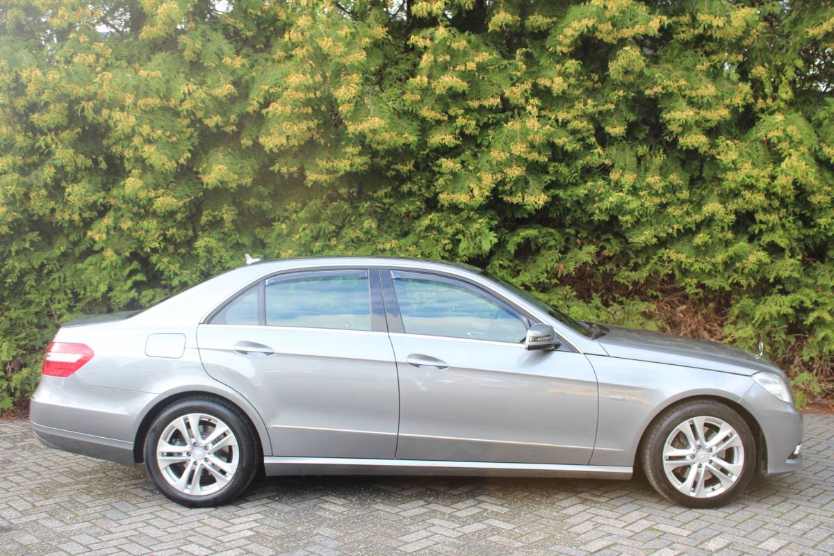 Mercedes-Benz E-Klasse Mercedes-Benz E-klasse 250 CGI Avantgarde 204PK Automaat | Navigatie | Parkeersensoren | Climate Control
