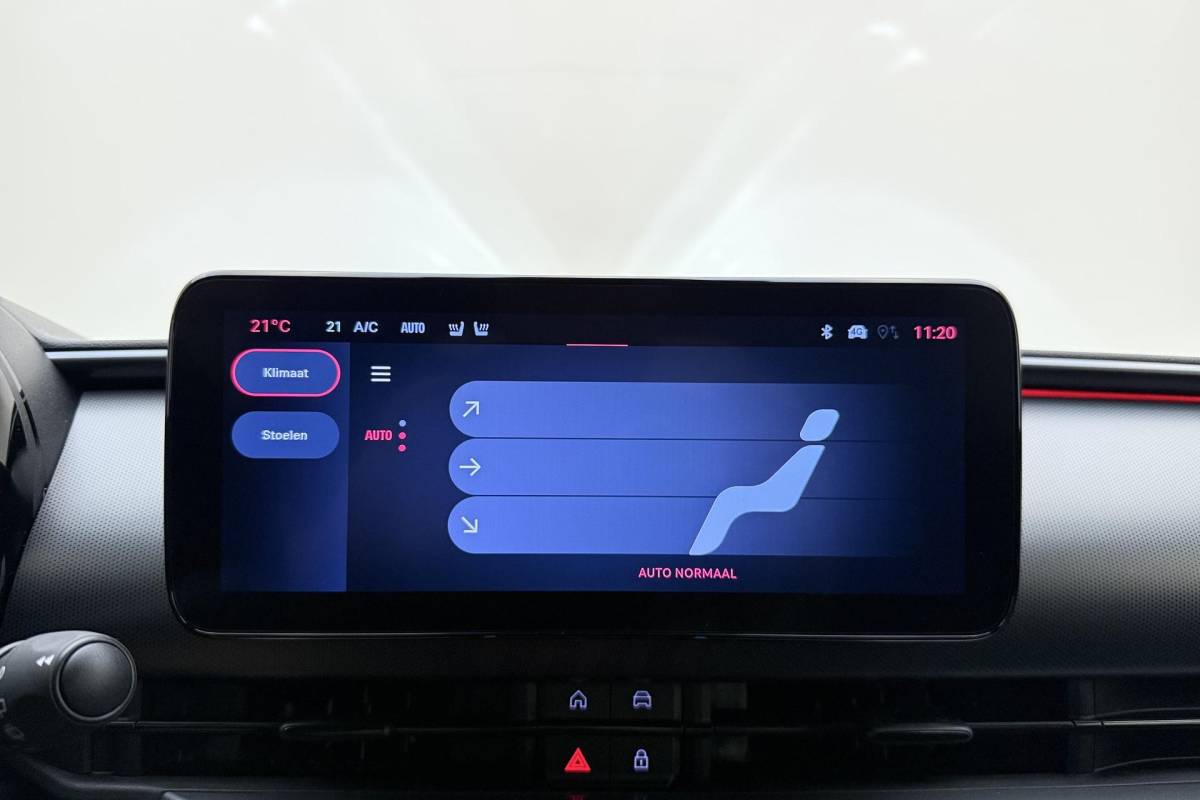 Fiat 600 Fiat 600 1.2 Turbo 145pk Hybrid Automaat Sport | DEMO | Navigatie | Achteruitrijcamera | Elektrische achterklep | LED Matrix koplampen | Sportief interieur | 18″ Lichtmetalen velgen | Zwart dak