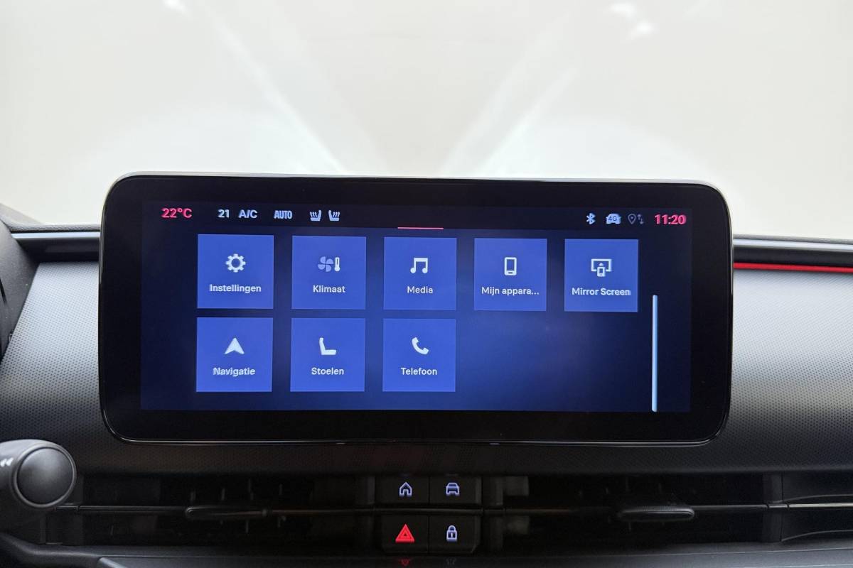 Fiat 600 Fiat 600 1.2 Turbo 145pk Hybrid Automaat Sport | DEMO | Navigatie | Achteruitrijcamera | Elektrische achterklep | LED Matrix koplampen | Sportief interieur | 18″ Lichtmetalen velgen | Zwart dak