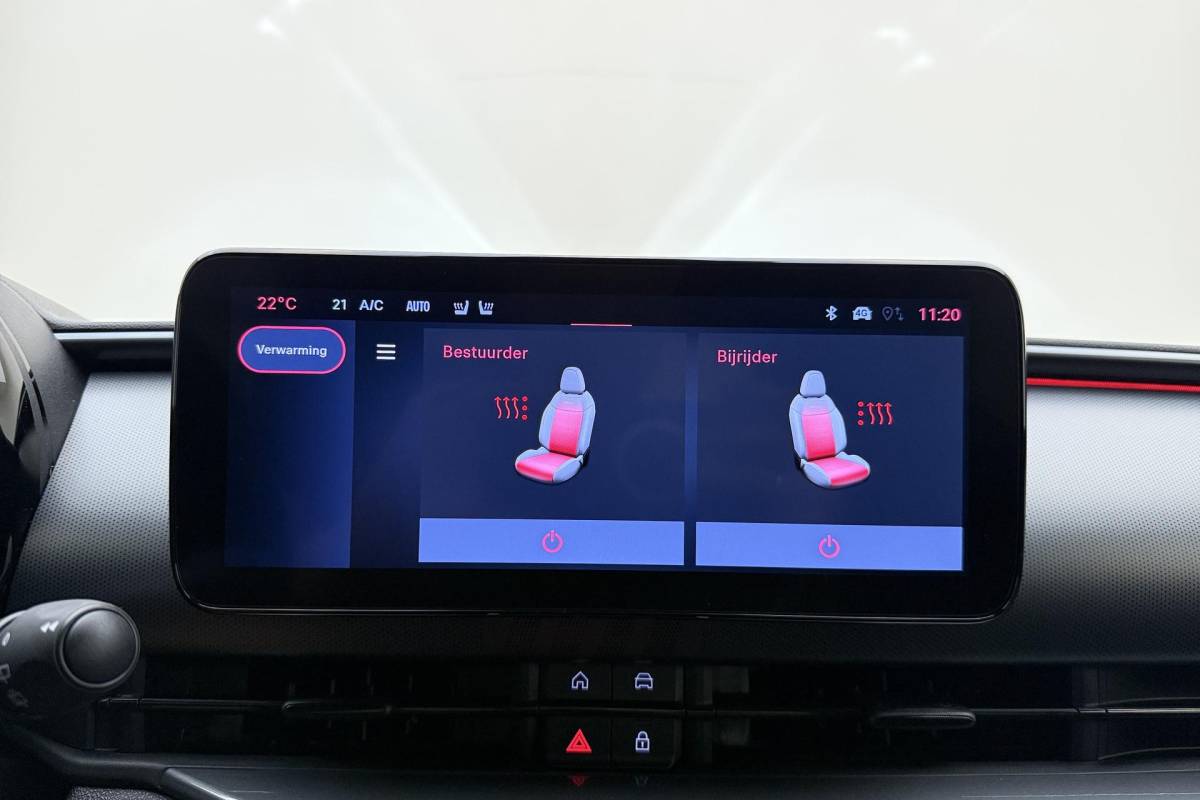 Fiat 600 Fiat 600 1.2 Turbo 145pk Hybrid Automaat Sport | DEMO | Navigatie | Achteruitrijcamera | Elektrische achterklep | LED Matrix koplampen | Sportief interieur | 18″ Lichtmetalen velgen | Zwart dak