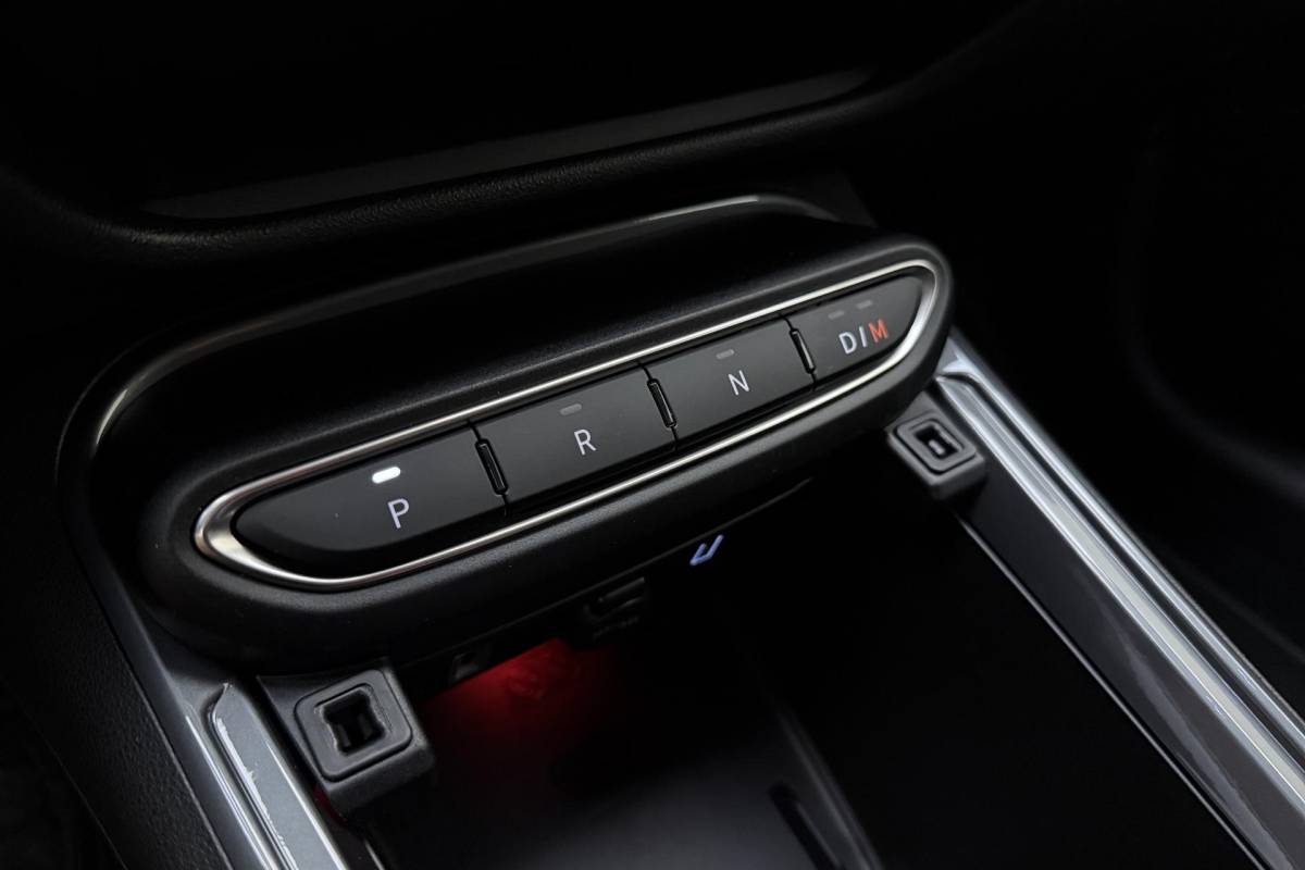 Fiat 600 Fiat 600 1.2 Turbo 145pk Hybrid Automaat Sport | DEMO | Navigatie | Achteruitrijcamera | Elektrische achterklep | LED Matrix koplampen | Sportief interieur | 18″ Lichtmetalen velgen | Zwart dak