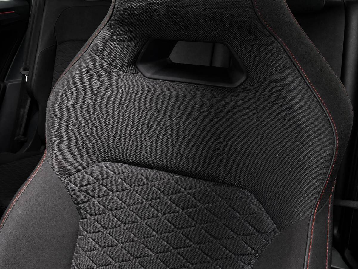 SEAT Tarraco SEAT Tarraco 1.4TSIe-Hybrid 180kW/245PK PHEV FR · Panoramdak · Trekhaak · 360°Camera + Parkeersensoren · Stoelverwarming · Apple/Android Car Play ·