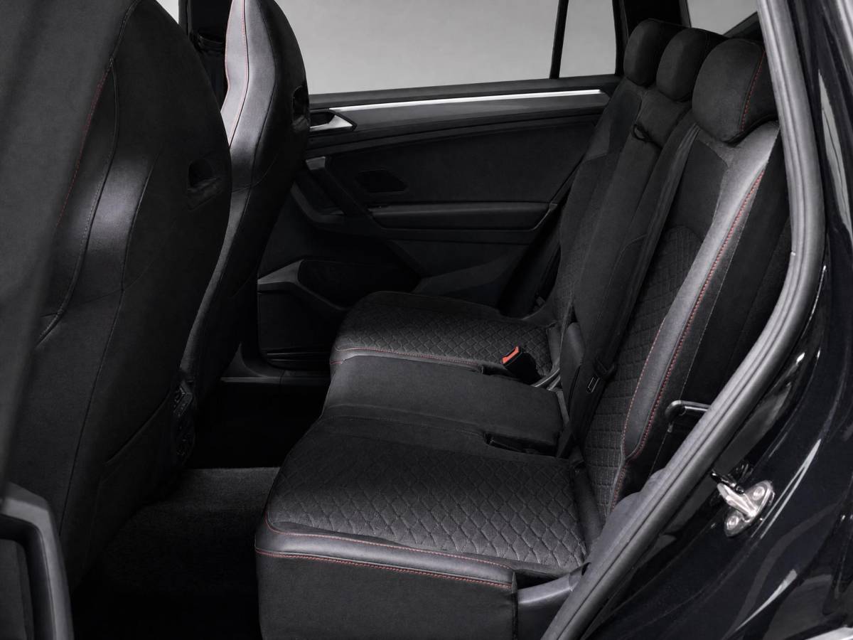 SEAT Tarraco SEAT Tarraco 1.4TSIe-Hybrid 180kW/245PK PHEV FR · Panoramdak · Trekhaak · 360°Camera + Parkeersensoren · Stoelverwarming · Apple/Android Car Play ·