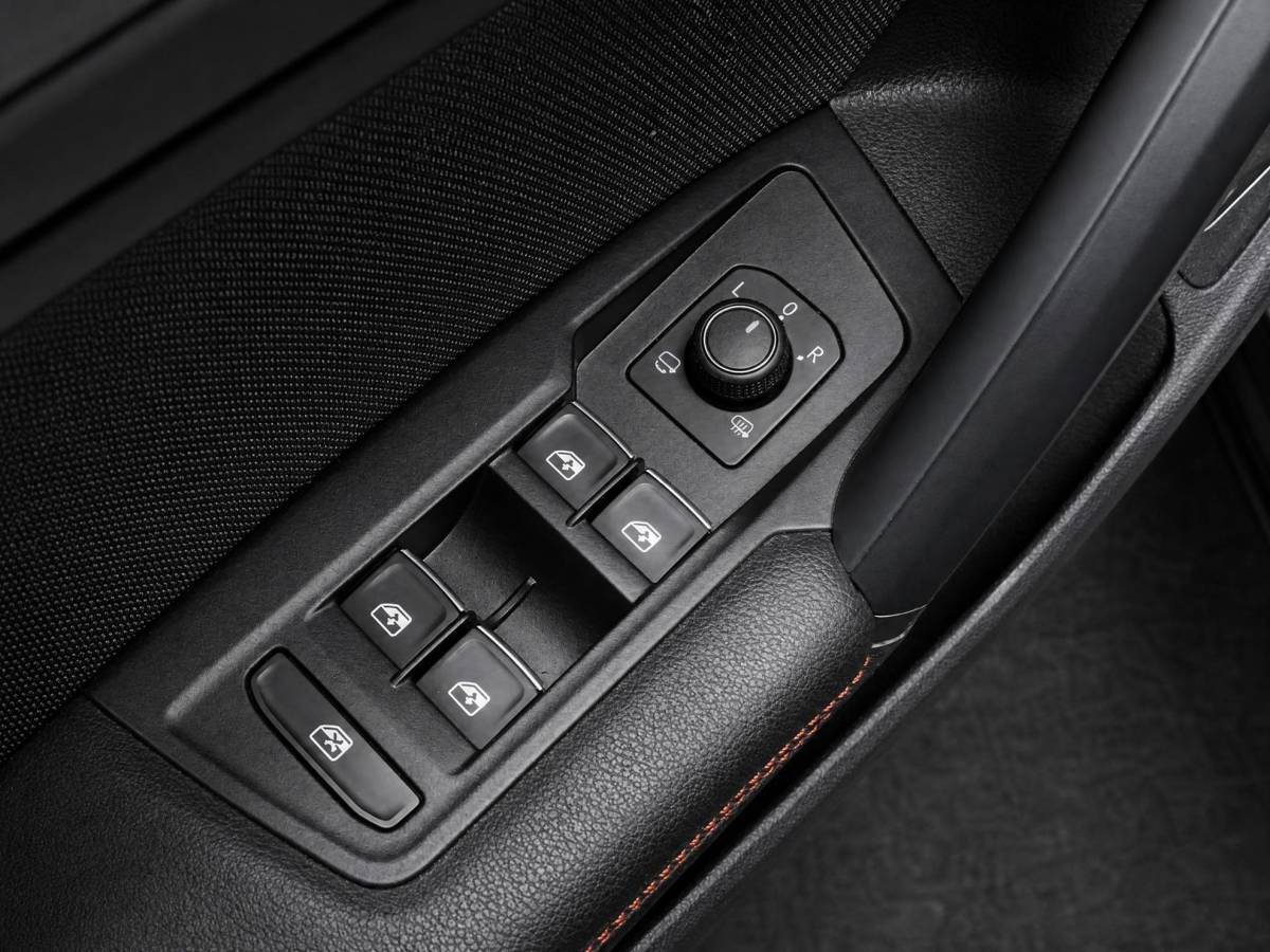 SEAT Tarraco SEAT Tarraco 1.4TSIe-Hybrid 180kW/245PK PHEV FR · Panoramdak · Trekhaak · 360°Camera + Parkeersensoren · Stoelverwarming · Apple/Android Car Play ·