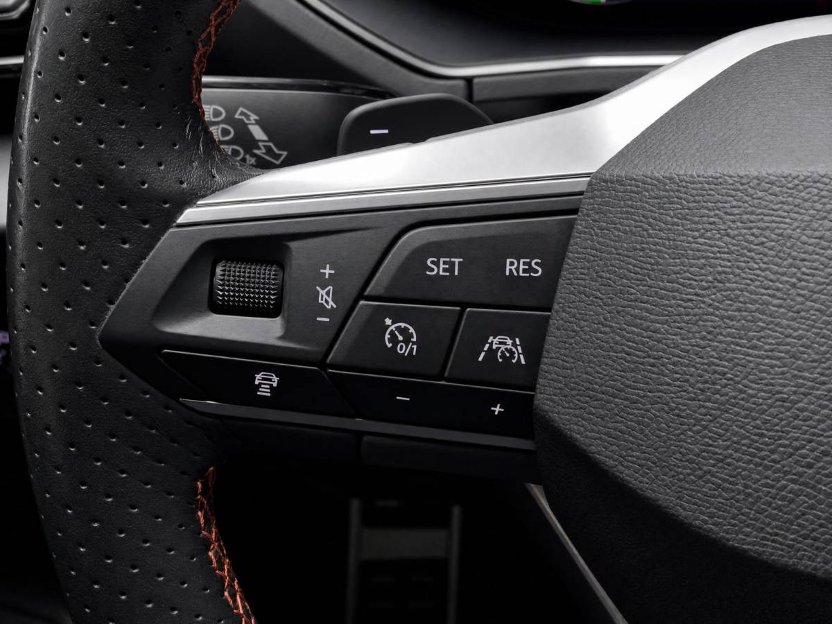 SEAT Tarraco SEAT Tarraco 1.4TSIe-Hybrid 180kW/245PK PHEV FR · Panoramdak · Trekhaak · 360°Camera + Parkeersensoren · Stoelverwarming · Apple/Android Car Play ·