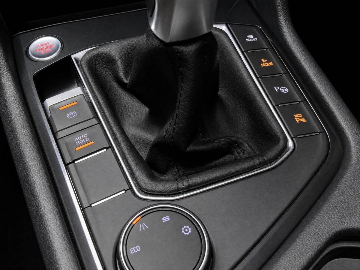 SEAT Tarraco SEAT Tarraco 1.4TSIe-Hybrid 180kW/245PK PHEV FR · Panoramdak · Trekhaak · 360°Camera + Parkeersensoren · Stoelverwarming · Apple/Android Car Play ·