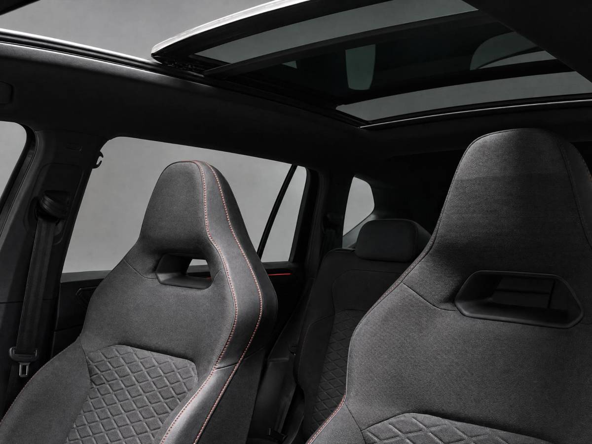SEAT Tarraco SEAT Tarraco 1.4TSIe-Hybrid 180kW/245PK PHEV FR · Panoramdak · Trekhaak · 360°Camera + Parkeersensoren · Stoelverwarming · Apple/Android Car Play ·