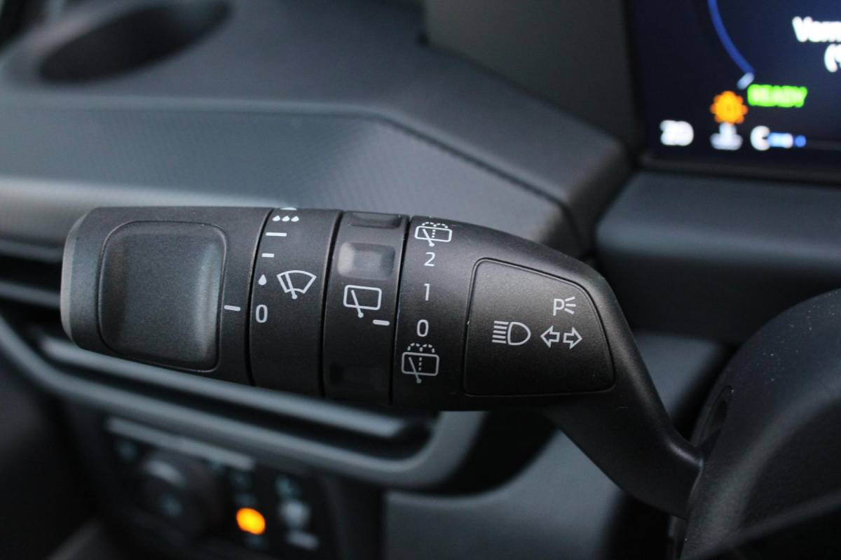 Ford Transit Custom Ford Transit Custom 340 2.5 PHEV L2H1 Trend |SCI| 233pk | Kombi | Prijs is incl. BTW incl. BPM | 9- PERSOONS | Excl. BTW incl. BPM kost deze Custom 50.523,- | Privacy Glass | AGR Stoel | Navigatie