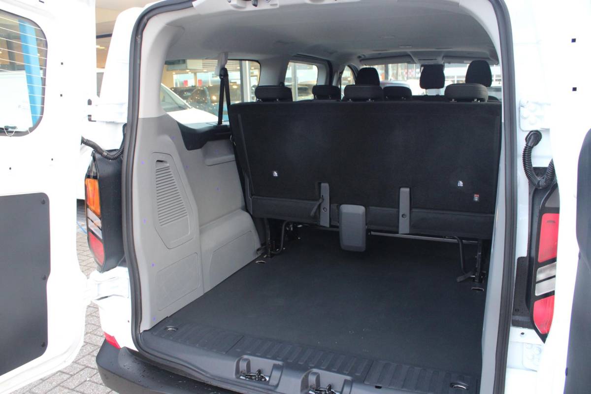 Ford Transit Custom Ford Transit Custom 340 2.5 PHEV L2H1 Trend |SCI| 233pk | Kombi | Prijs is incl. BTW incl. BPM | 9- PERSOONS | Excl. BTW incl. BPM kost deze Custom 50.523,- | Privacy Glass | AGR Stoel | Navigatie