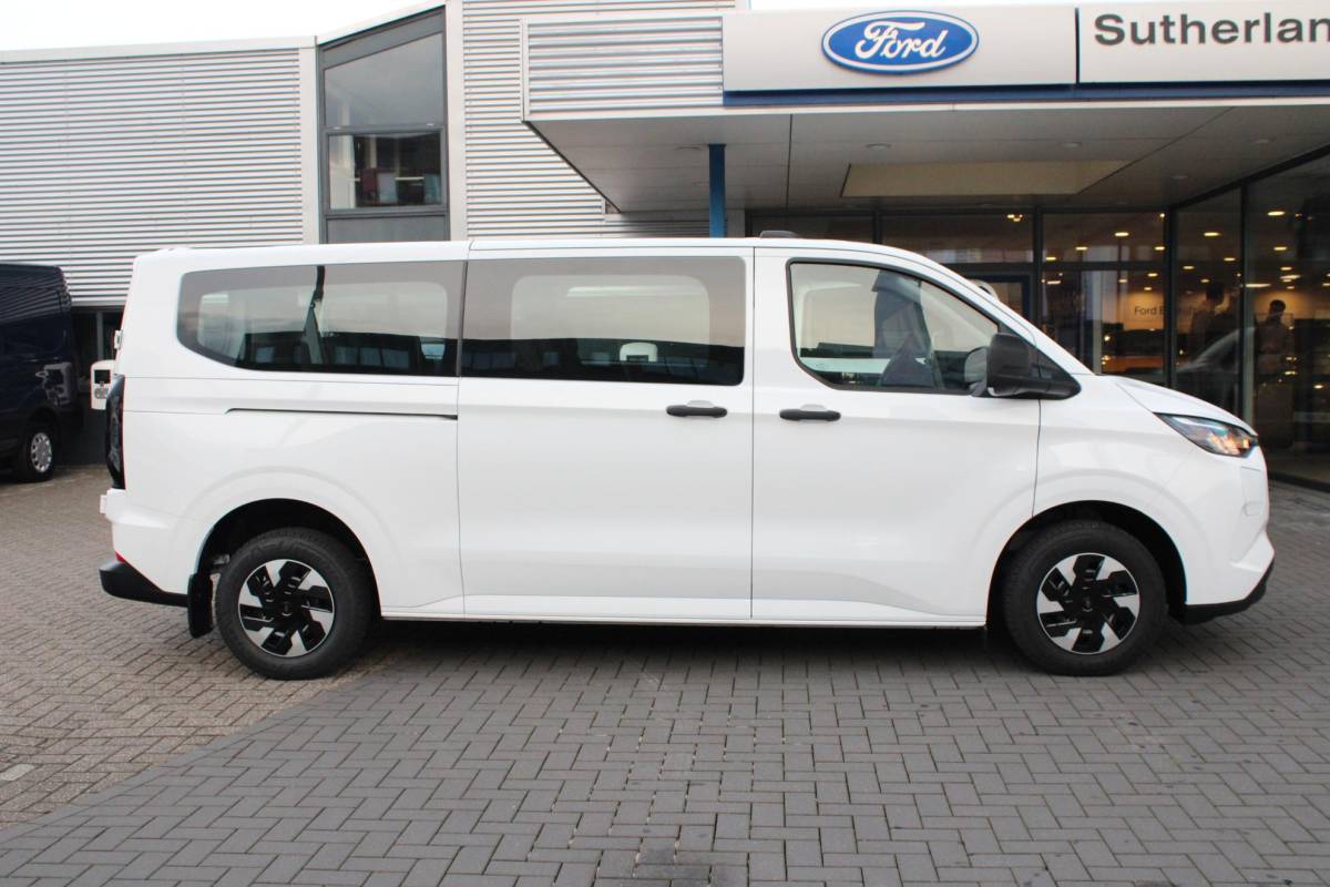 Ford Transit Custom Ford Transit Custom 340 2.5 PHEV L2H1 Trend |SCI| 233pk | Kombi | Prijs is incl. BTW incl. BPM | 9- PERSOONS | Excl. BTW incl. BPM kost deze Custom 50.523,- | Privacy Glass | AGR Stoel | Navigatie
