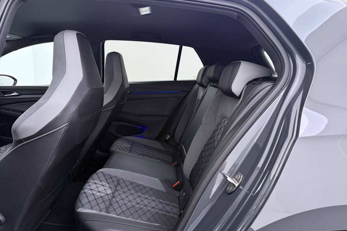 Volkswagen Golf Volkswagen Golf 1.5 TSI R-Line | Virtual Cockpit | Org. NL | Camera | CarPlay | Adapt. Cruise | Stoelverwarm. | Blind spot | PDC