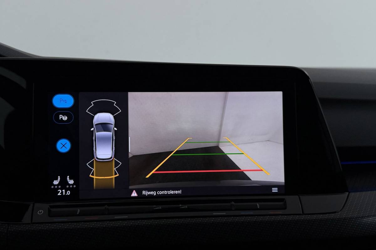 Volkswagen Golf Volkswagen Golf 1.5 TSI R-Line | Virtual Cockpit | Org. NL | Camera | CarPlay | Adapt. Cruise | Stoelverwarm. | Blind spot | PDC