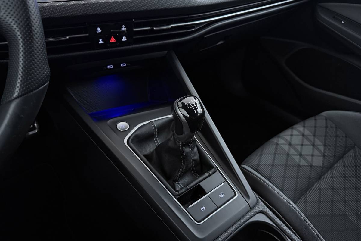 Volkswagen Golf Volkswagen Golf 1.5 TSI R-Line | Virtual Cockpit | Org. NL | Camera | CarPlay | Adapt. Cruise | Stoelverwarm. | Blind spot | PDC