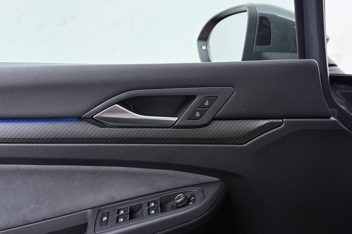 Volkswagen Golf Volkswagen Golf 1.5 TSI R-Line | Virtual Cockpit | Org. NL | Camera | CarPlay | Adapt. Cruise | Stoelverwarm. | Blind spot | PDC