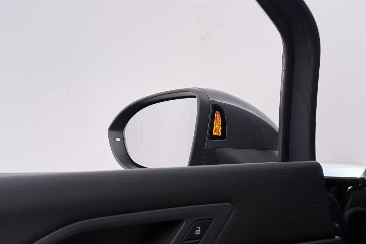 Volkswagen Golf Volkswagen Golf 1.5 TSI R-Line | Virtual Cockpit | Org. NL | Camera | CarPlay | Adapt. Cruise | Stoelverwarm. | Blind spot | PDC