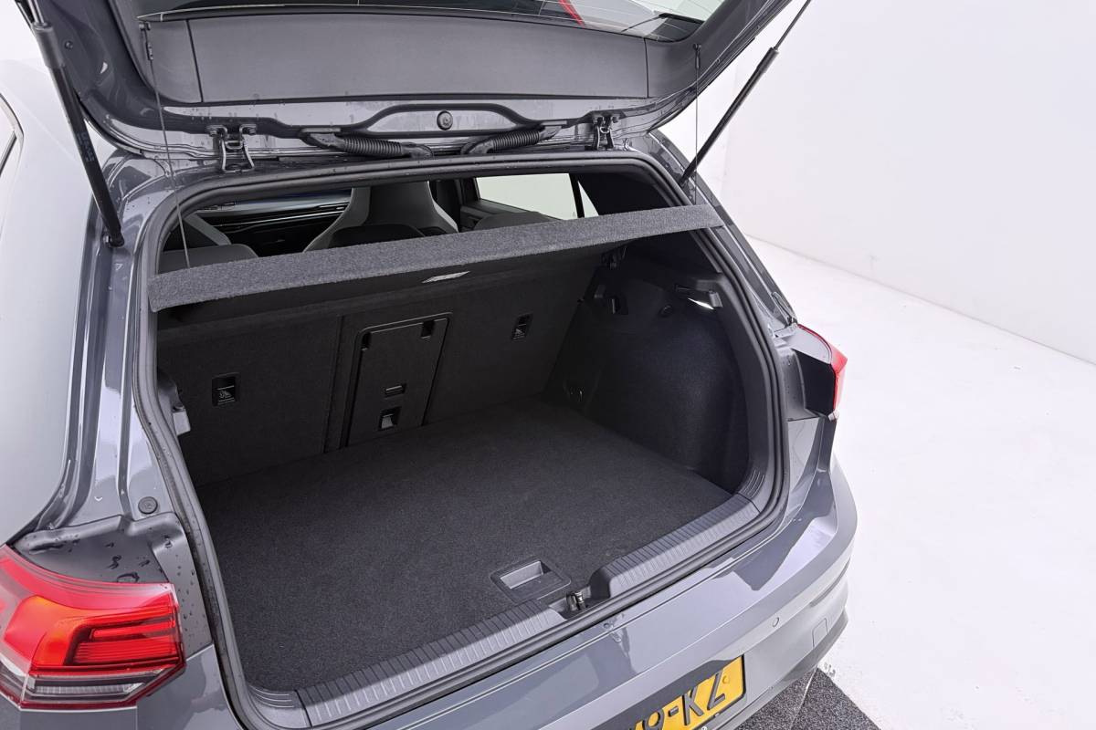 Volkswagen Golf Volkswagen Golf 1.5 TSI R-Line | Virtual Cockpit | Org. NL | Camera | CarPlay | Adapt. Cruise | Stoelverwarm. | Blind spot | PDC