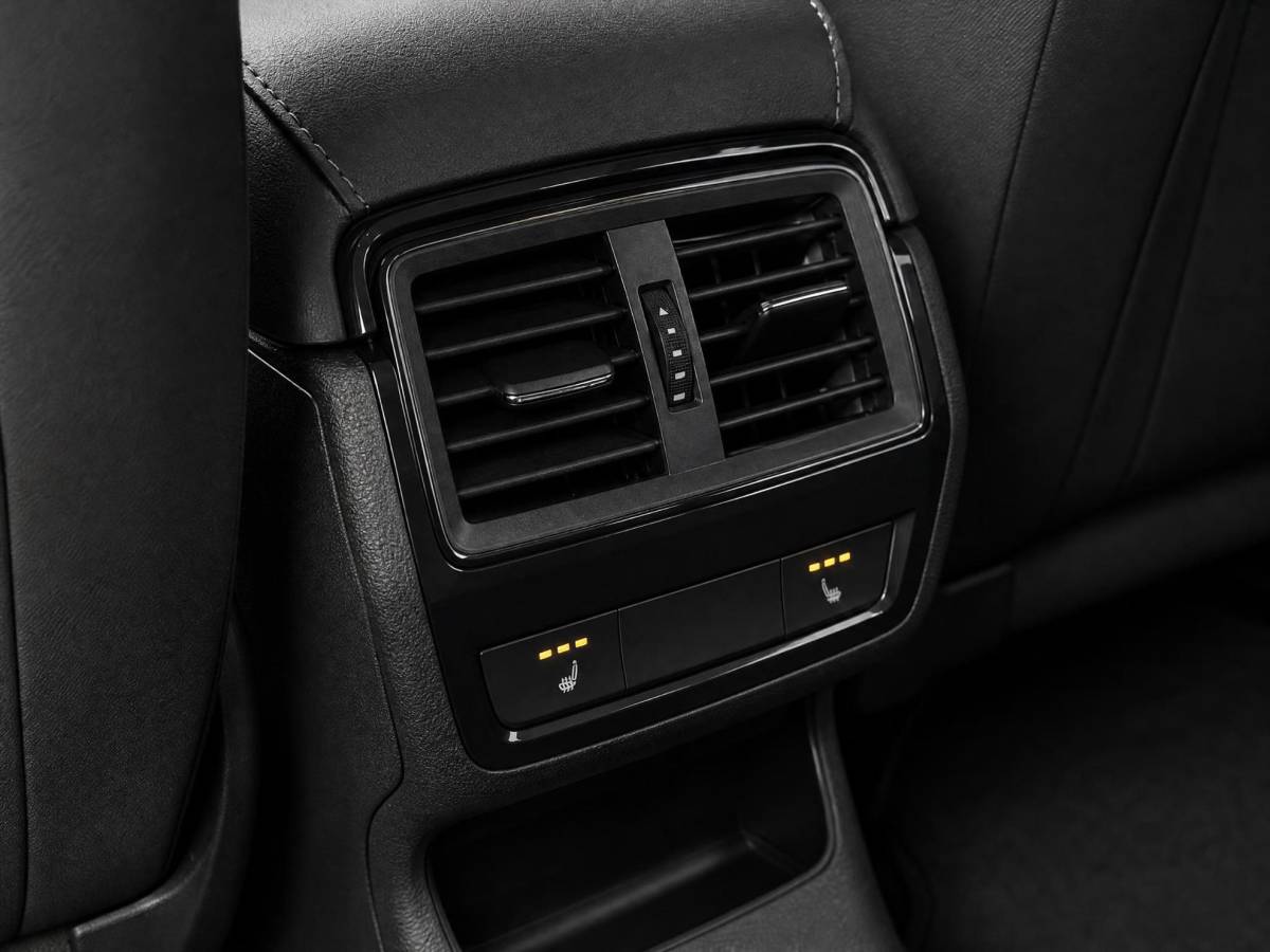 Škoda Kodiaq Skoda Kodiaq 1.5 TSI 150pk DSG Business Edition · Trekhaak · Camera · Apple/Android Car Play · Navigatie · Stoel-& Stuurverwarming · 19” Inch ·