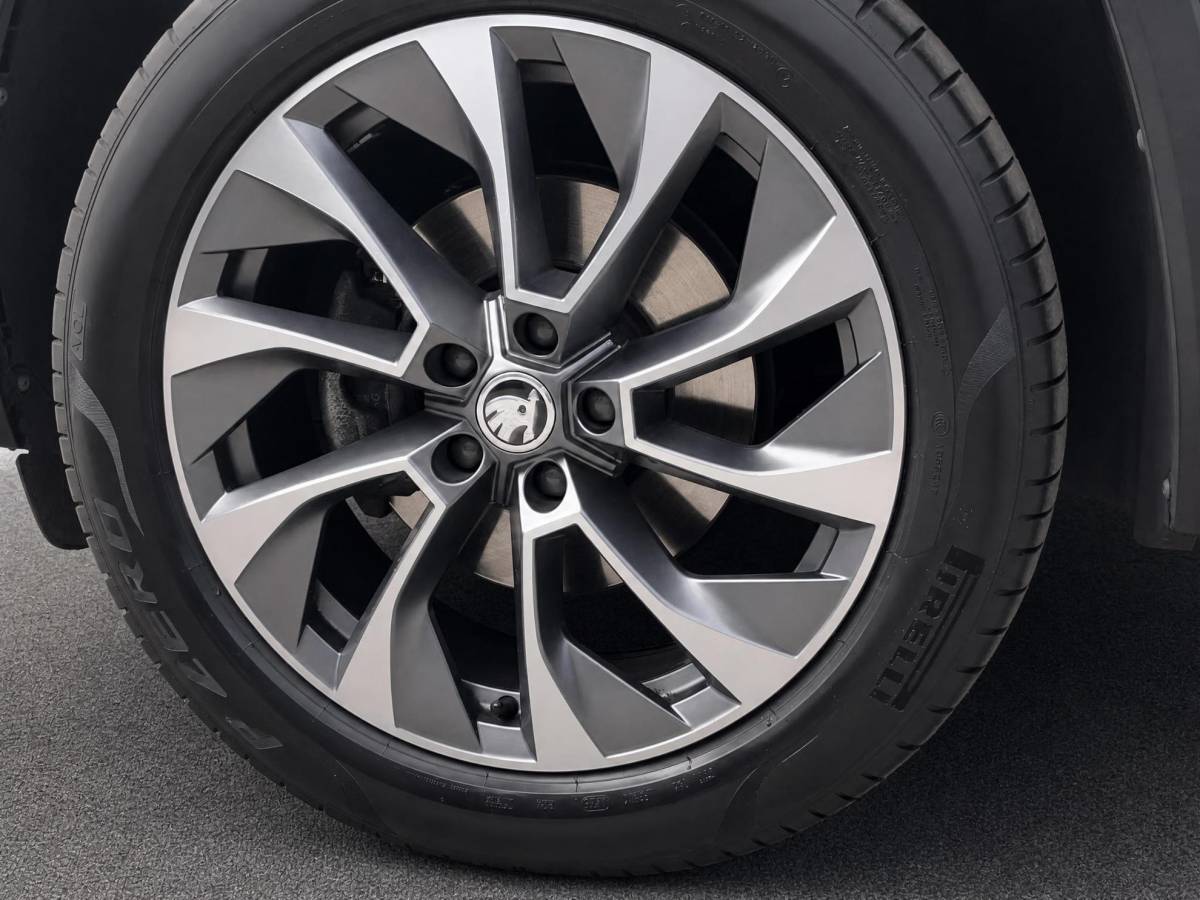 Škoda Kodiaq Skoda Kodiaq 1.5 TSI 150pk DSG Business Edition · Trekhaak · Camera · Apple/Android Car Play · Navigatie · Stoel-& Stuurverwarming · 19” Inch ·