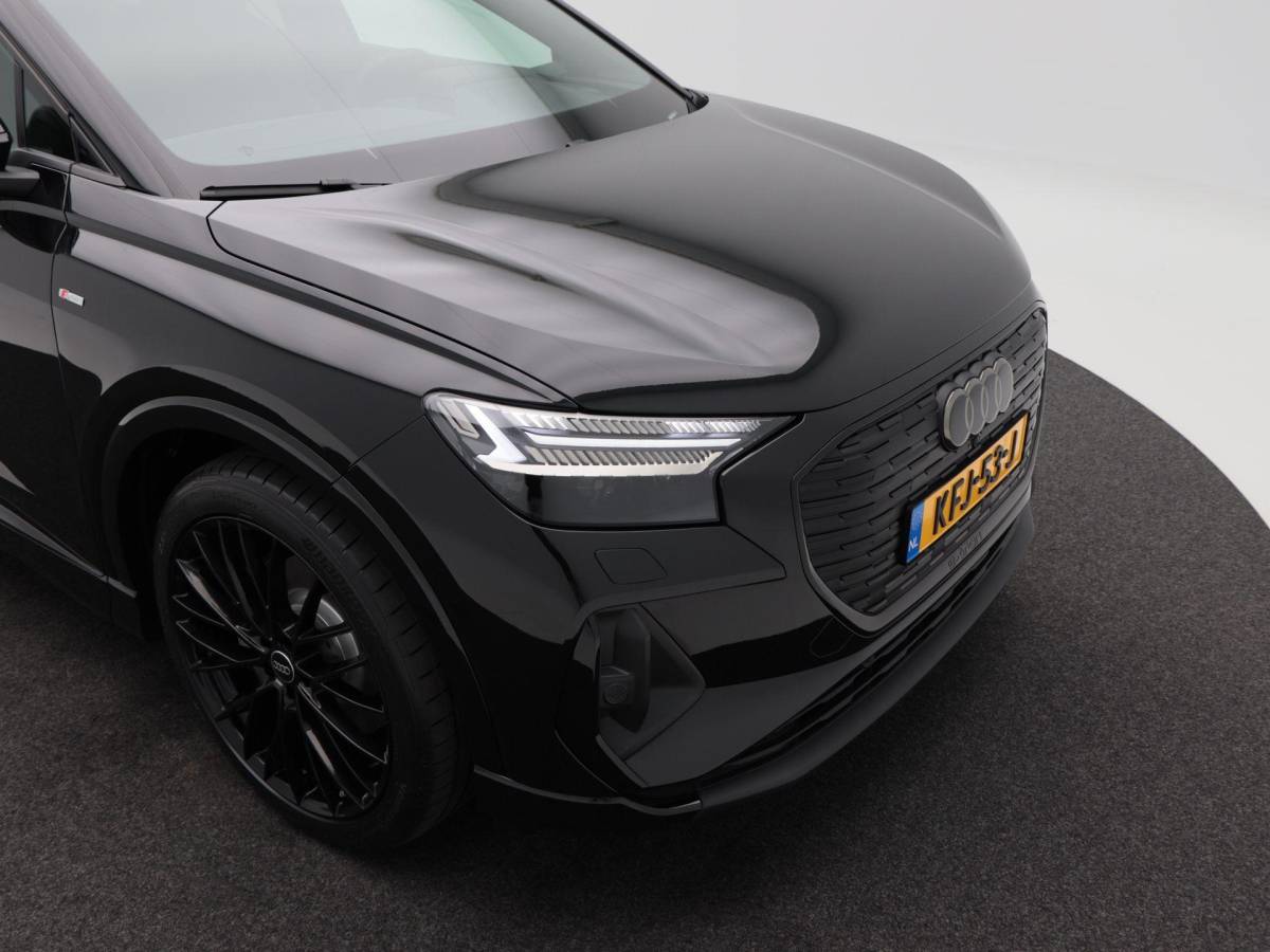 Audi Q4 e-tron Audi Q4 e-tron 45 quattro | S Edition Competition | 286 PK | Privacyglas | 21 Inch | Trekhaak | Matrix Led | Adaptive Cruise |