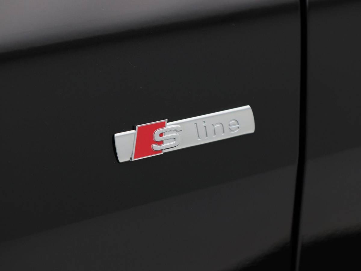 Audi Q4 e-tron Audi Q4 e-tron 45 quattro | S Edition Competition | 286 PK | Privacyglas | 21 Inch | Trekhaak | Matrix Led | Adaptive Cruise |