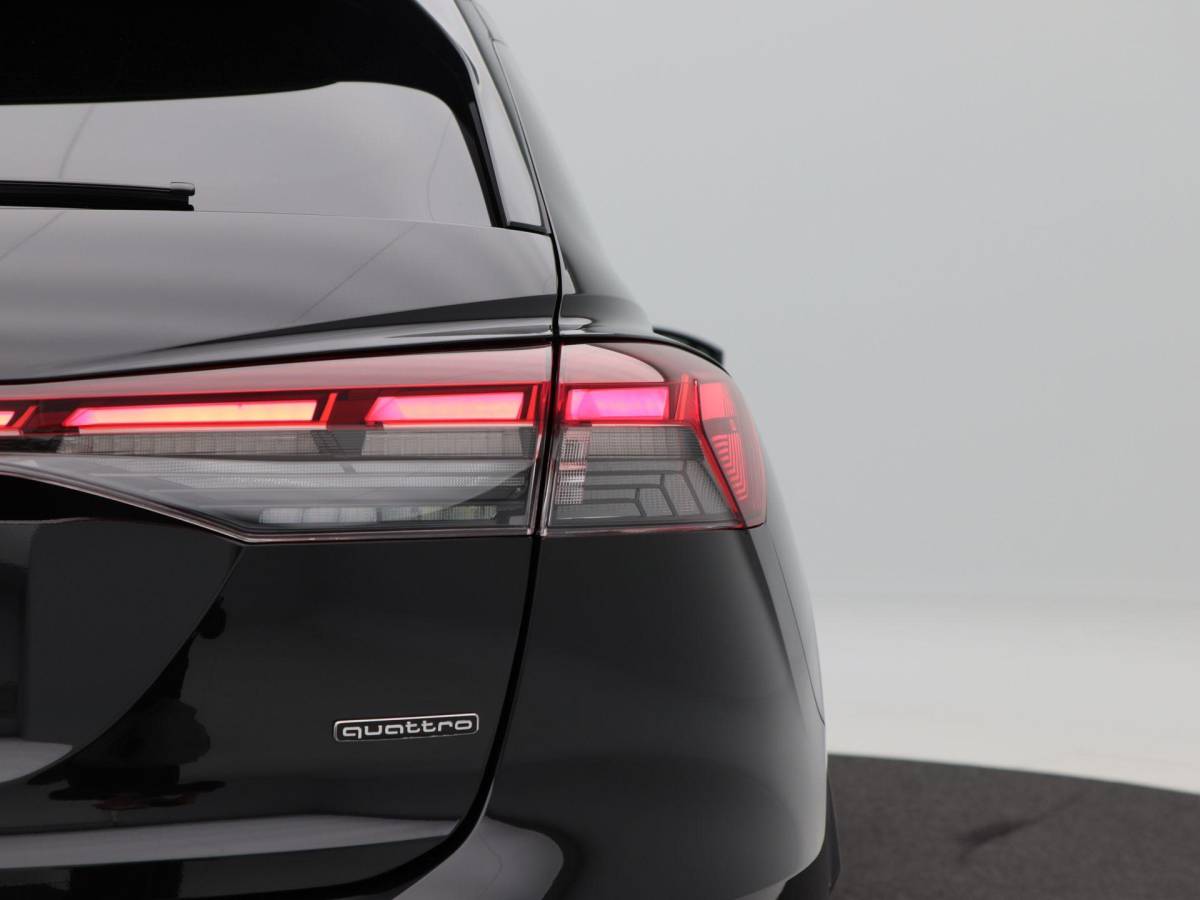 Audi Q4 e-tron Audi Q4 e-tron 45 quattro | S Edition Competition | 286 PK | Privacyglas | 21 Inch | Trekhaak | Matrix Led | Adaptive Cruise |