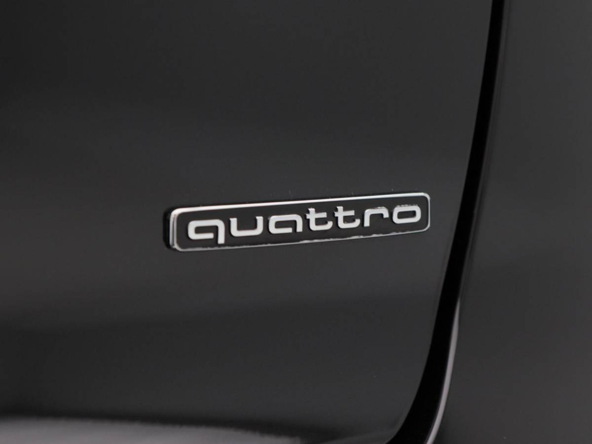 Audi Q4 e-tron Audi Q4 e-tron 45 quattro | S Edition Competition | 286 PK | Privacyglas | 21 Inch | Trekhaak | Matrix Led | Adaptive Cruise |