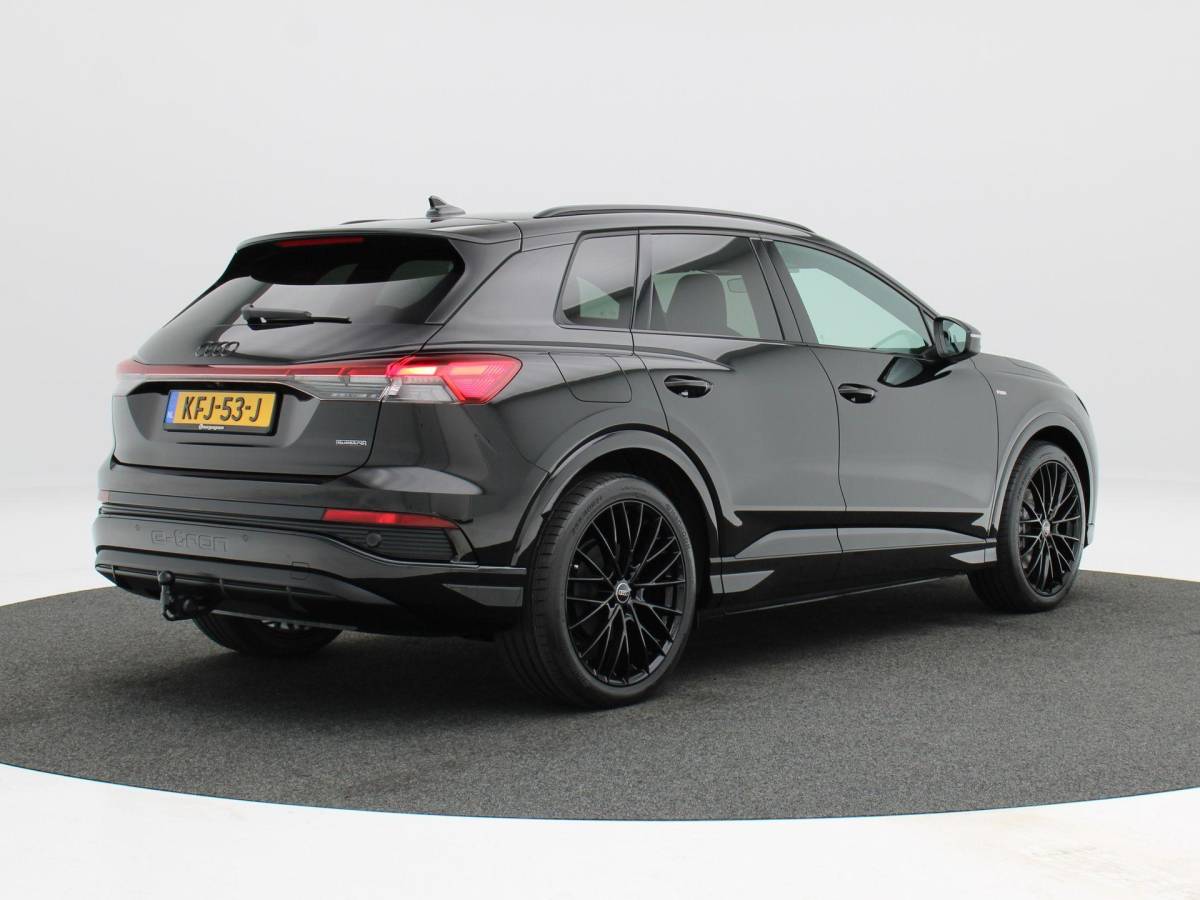 Audi Q4 e-tron Audi Q4 e-tron 45 quattro | S Edition Competition | 286 PK | Privacyglas | 21 Inch | Trekhaak | Matrix Led | Adaptive Cruise |