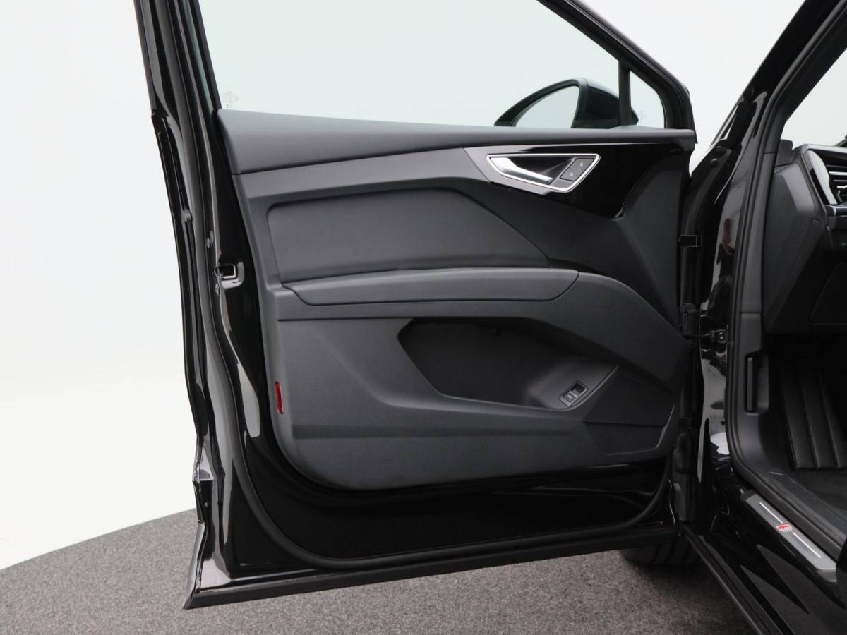 Audi Q4 e-tron Audi Q4 e-tron 45 quattro | S Edition Competition | 286 PK | Privacyglas | 21 Inch | Trekhaak | Matrix Led | Adaptive Cruise |