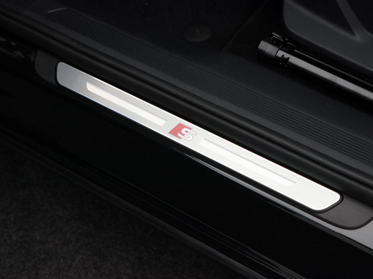 Audi Q4 e-tron Audi Q4 e-tron 45 quattro | S Edition Competition | 286 PK | Privacyglas | 21 Inch | Trekhaak | Matrix Led | Adaptive Cruise |