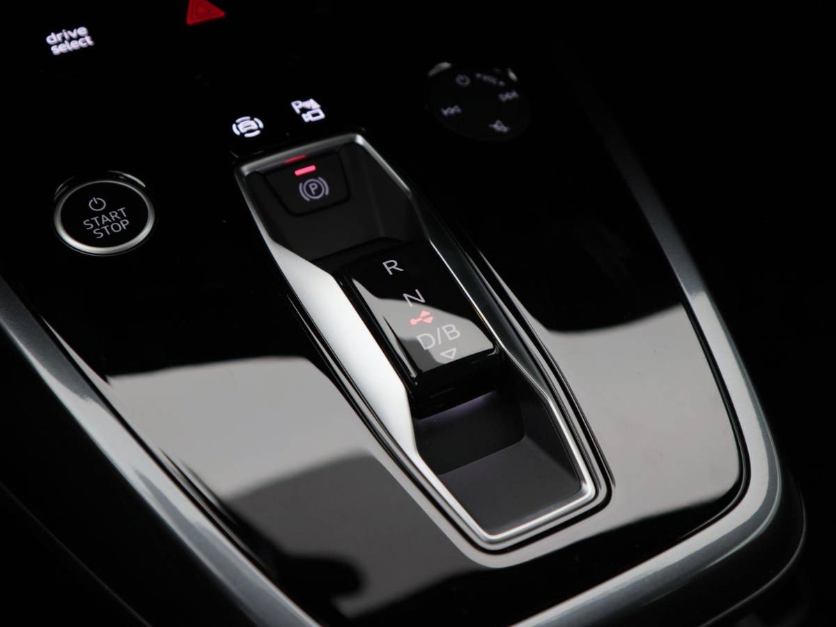 Audi Q4 e-tron Audi Q4 e-tron 45 quattro | S Edition Competition | 286 PK | Privacyglas | 21 Inch | Trekhaak | Matrix Led | Adaptive Cruise |