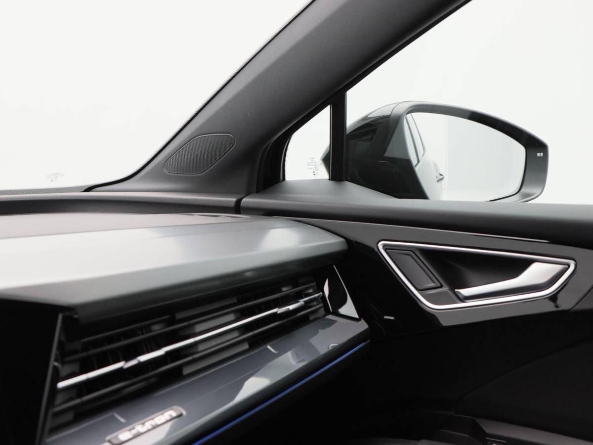 Audi Q4 e-tron Audi Q4 e-tron 45 quattro | S Edition Competition | 286 PK | Privacyglas | 21 Inch | Trekhaak | Matrix Led | Adaptive Cruise |