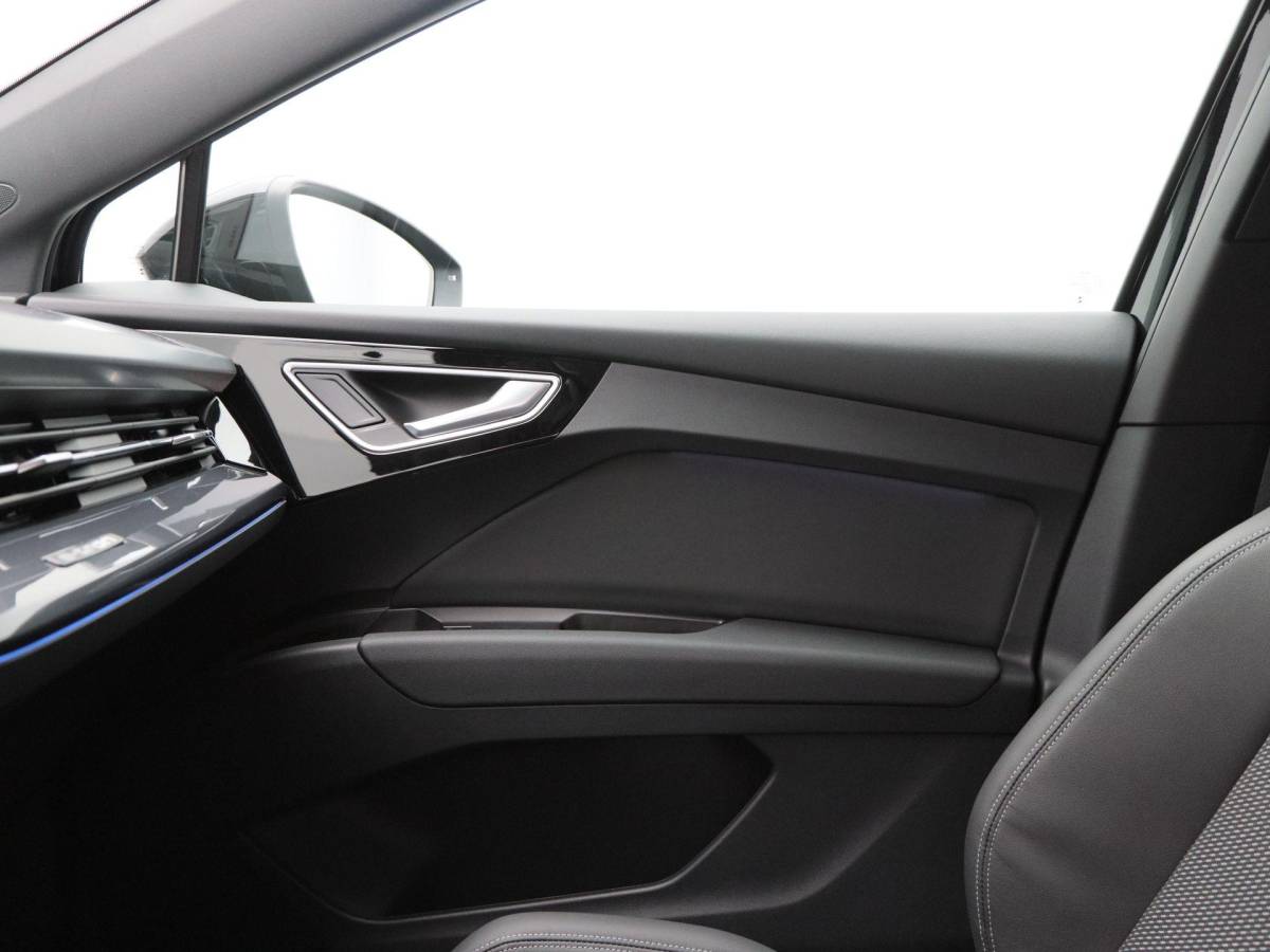 Audi Q4 e-tron Audi Q4 e-tron 45 quattro | S Edition Competition | 286 PK | Privacyglas | 21 Inch | Trekhaak | Matrix Led | Adaptive Cruise |