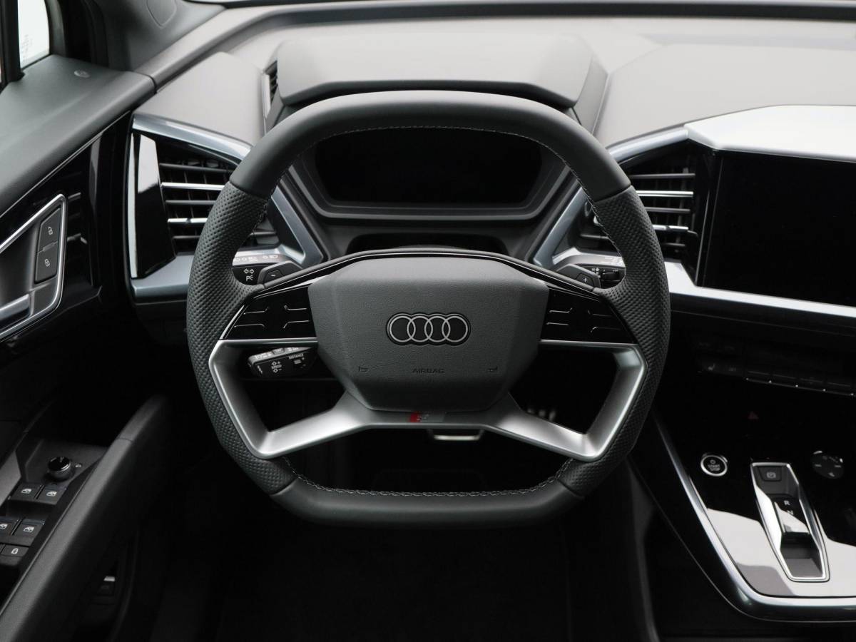 Audi Q4 e-tron Audi Q4 e-tron 45 quattro | S Edition Competition | 286 PK | Privacyglas | 21 Inch | Trekhaak | Matrix Led | Adaptive Cruise |
