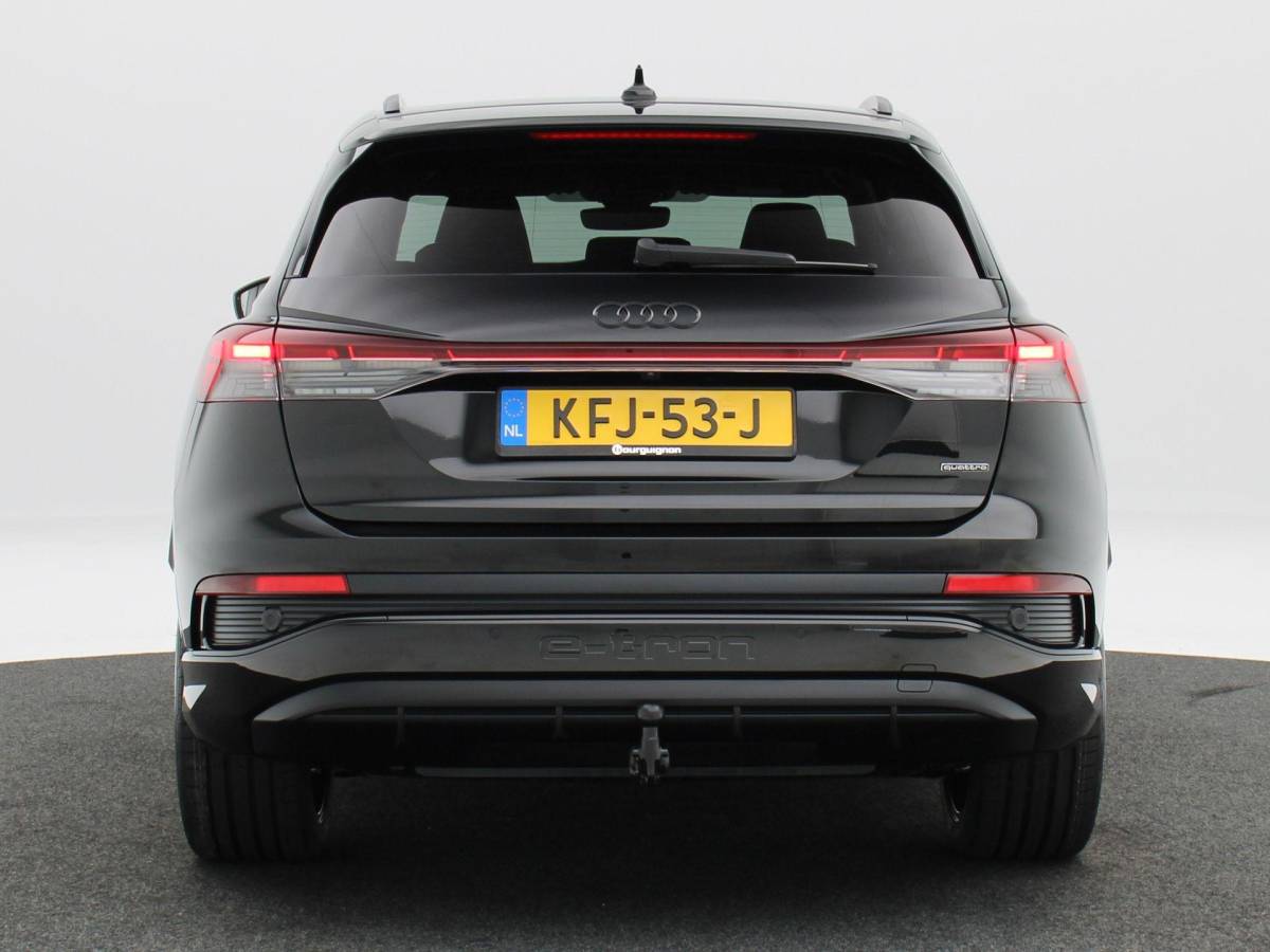 Audi Q4 e-tron Audi Q4 e-tron 45 quattro | S Edition Competition | 286 PK | Privacyglas | 21 Inch | Trekhaak | Matrix Led | Adaptive Cruise |