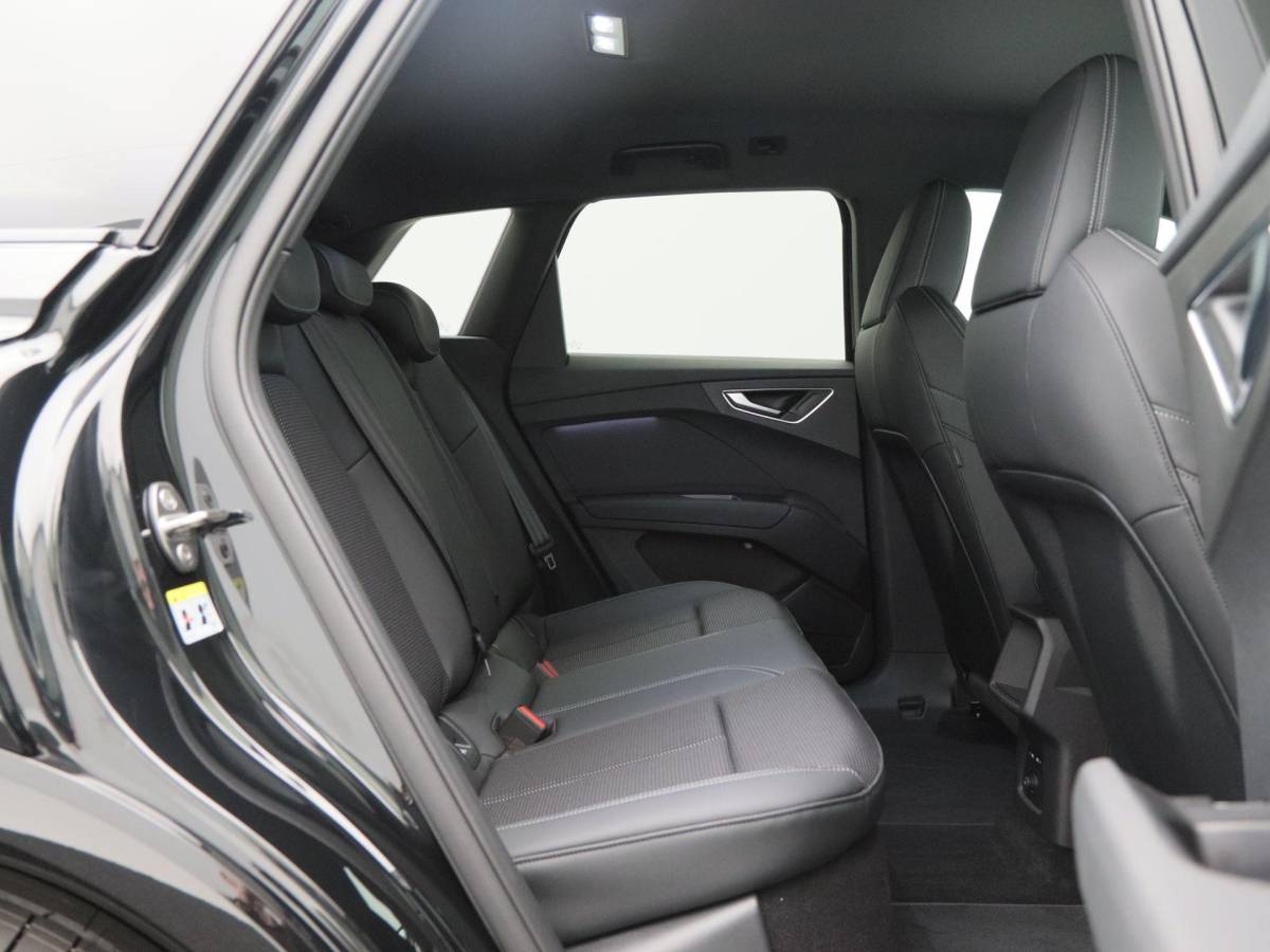 Audi Q4 e-tron Audi Q4 e-tron 45 quattro | S Edition Competition | 286 PK | Privacyglas | 21 Inch | Trekhaak | Matrix Led | Adaptive Cruise |