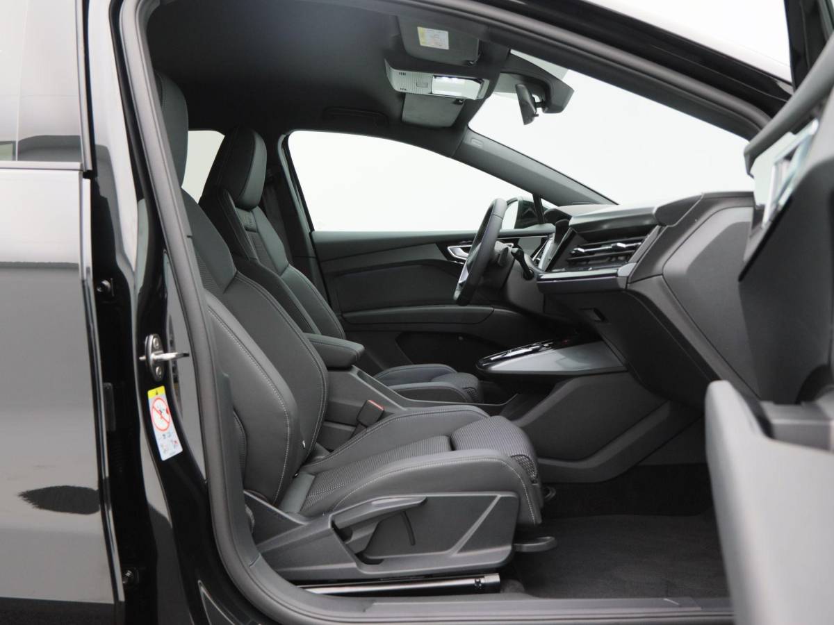 Audi Q4 e-tron Audi Q4 e-tron 45 quattro | S Edition Competition | 286 PK | Privacyglas | 21 Inch | Trekhaak | Matrix Led | Adaptive Cruise |