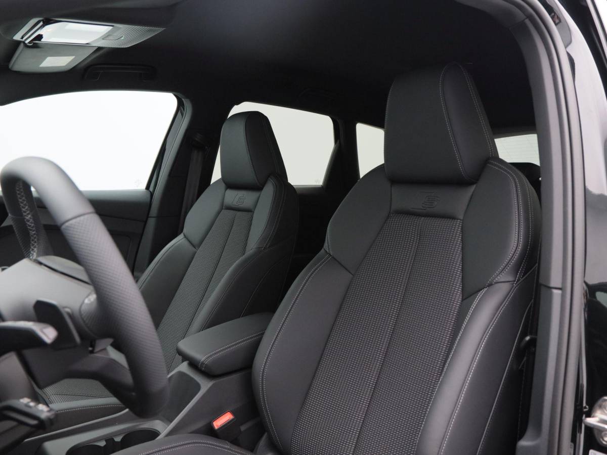 Audi Q4 e-tron Audi Q4 e-tron 45 quattro | S Edition Competition | 286 PK | Privacyglas | 21 Inch | Trekhaak | Matrix Led | Adaptive Cruise |