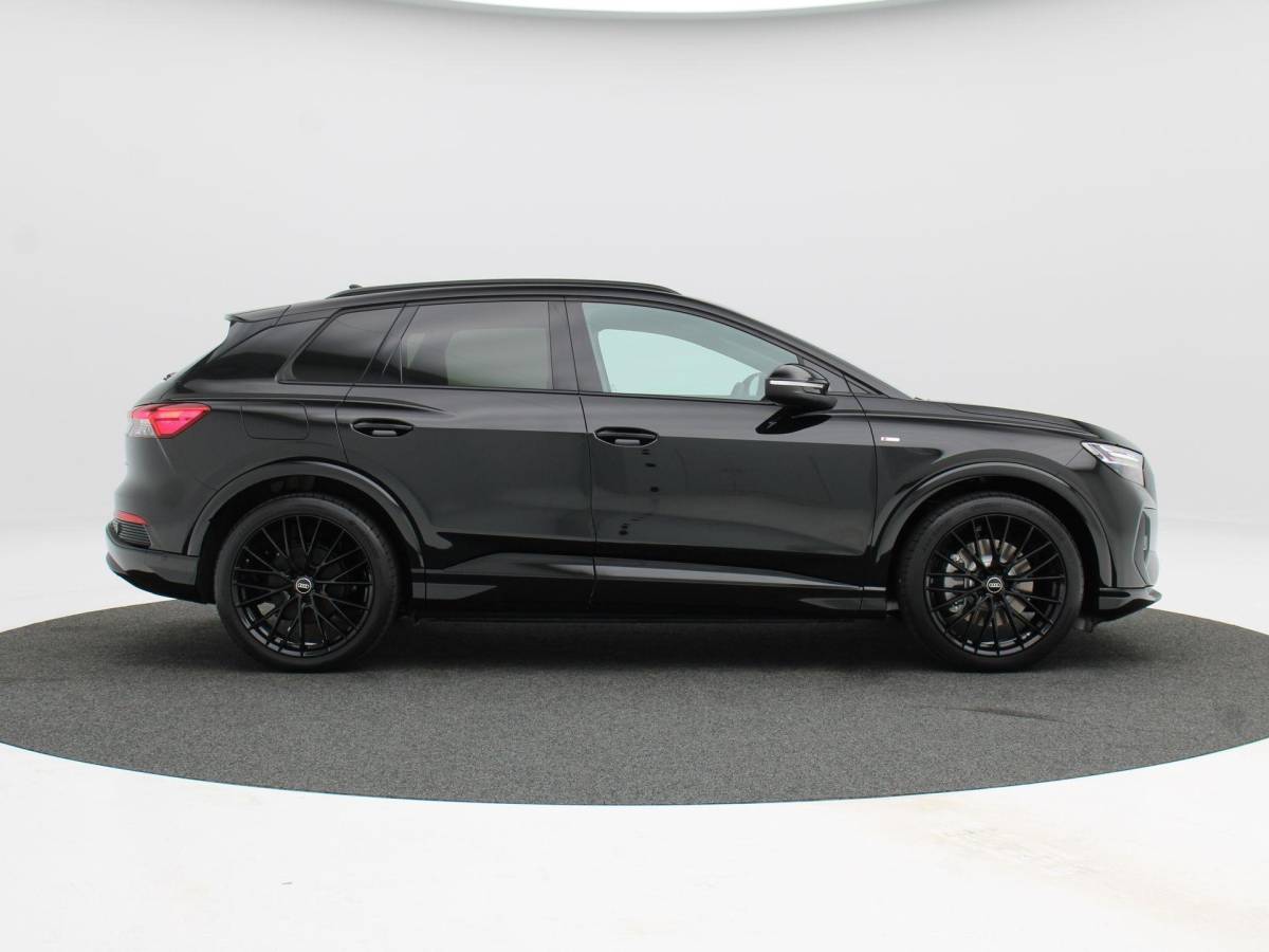 Audi Q4 e-tron Audi Q4 e-tron 45 quattro | S Edition Competition | 286 PK | Privacyglas | 21 Inch | Trekhaak | Matrix Led | Adaptive Cruise |