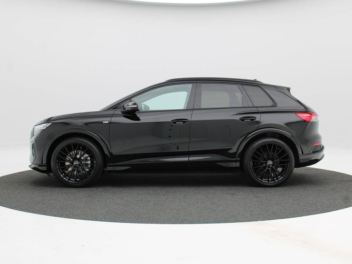 Audi Q4 e-tron Audi Q4 e-tron 45 quattro | S Edition Competition | 286 PK | Privacyglas | 21 Inch | Trekhaak | Matrix Led | Adaptive Cruise |
