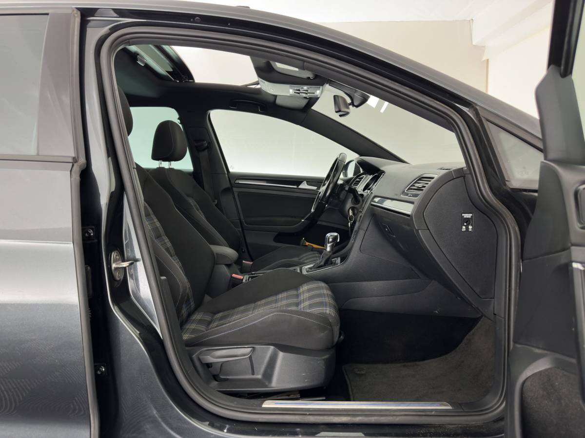 Volkswagen Golf Volkswagen Golf 1.4 TSI GTE (Plug-in) (INCL.BTW) *PANO | FULL-LED | NAVI-FULLMAP | SPORT-SEATS | PRIVACY-GLASS | AMBIENT-LIGHT | SHIFT-PADDLES | ECC | PDC | CRUISE | 17”ALU*