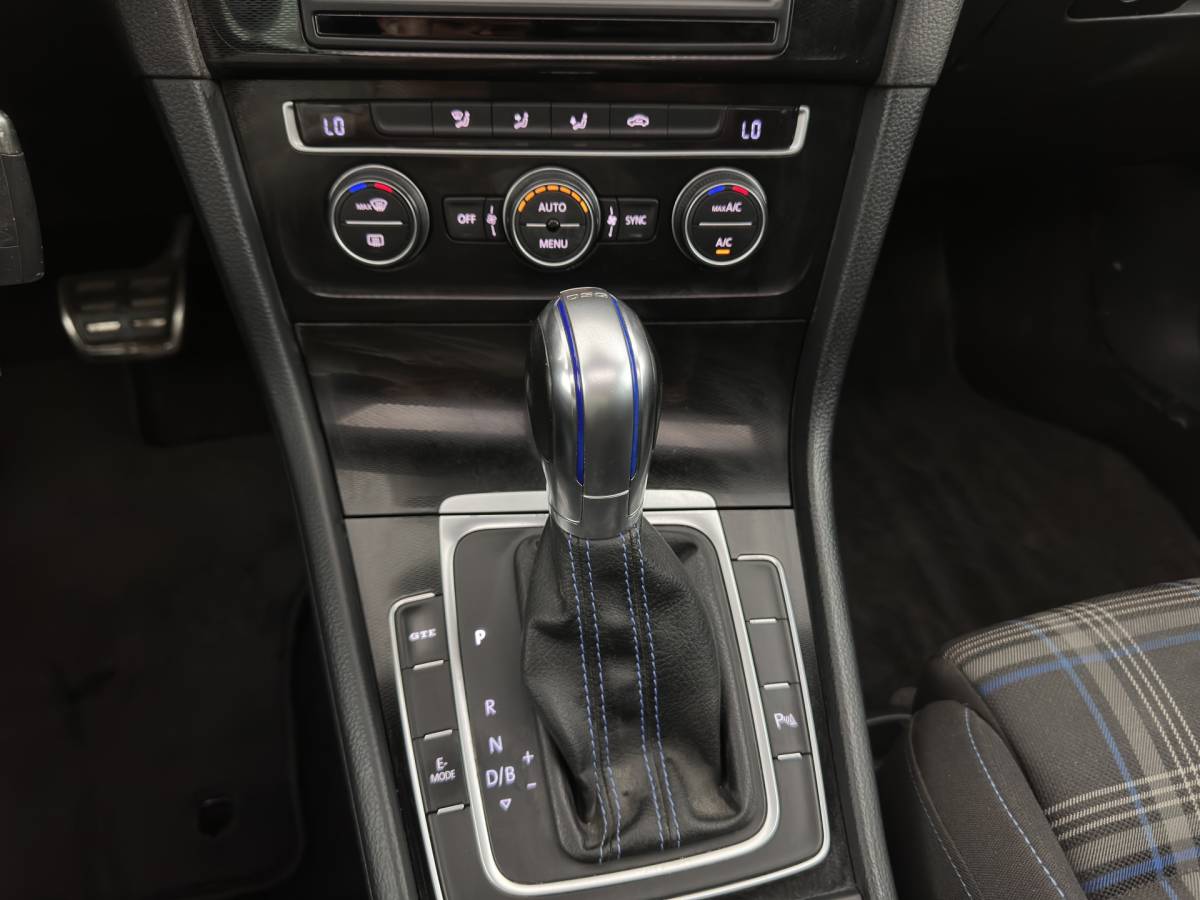 Volkswagen Golf Volkswagen Golf 1.4 TSI GTE (Plug-in) (INCL.BTW) *PANO | FULL-LED | NAVI-FULLMAP | SPORT-SEATS | PRIVACY-GLASS | AMBIENT-LIGHT | SHIFT-PADDLES | ECC | PDC | CRUISE | 17”ALU*