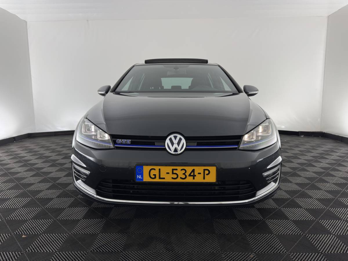 Volkswagen Golf Volkswagen Golf 1.4 TSI GTE (Plug-in) (INCL.BTW) *PANO | FULL-LED | NAVI-FULLMAP | SPORT-SEATS | PRIVACY-GLASS | AMBIENT-LIGHT | SHIFT-PADDLES | ECC | PDC | CRUISE | 17”ALU*