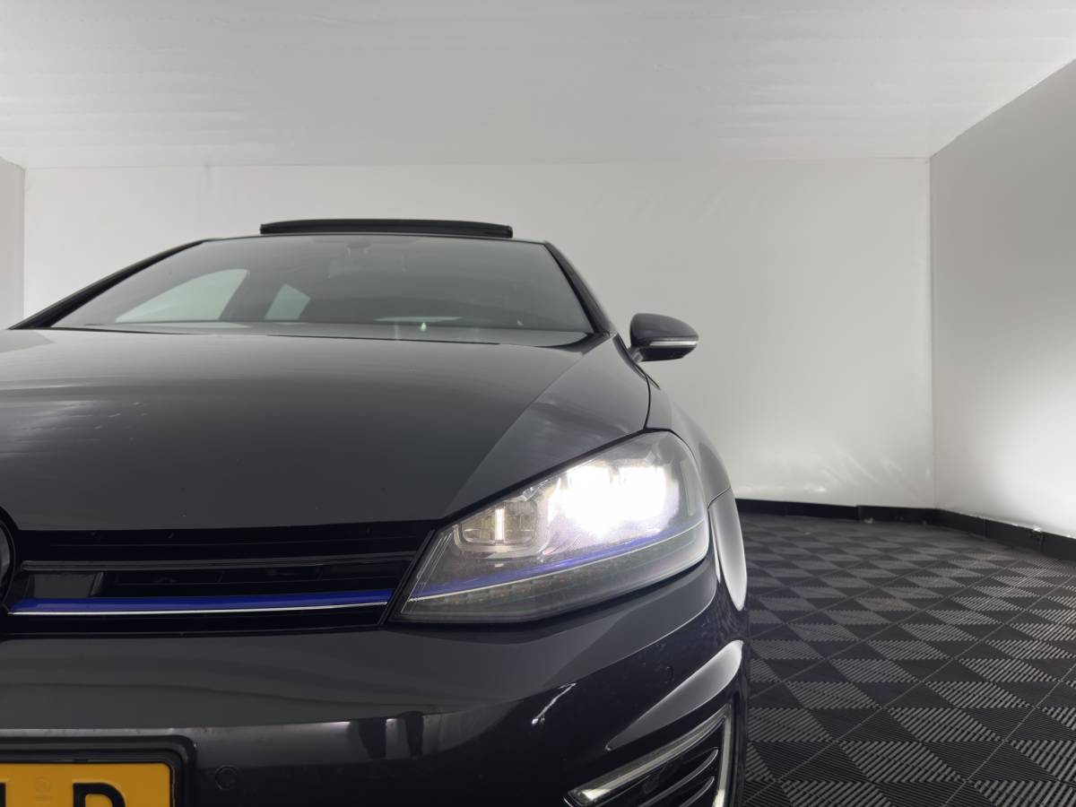 Volkswagen Golf Volkswagen Golf 1.4 TSI GTE (Plug-in) (INCL.BTW) *PANO | FULL-LED | NAVI-FULLMAP | SPORT-SEATS | PRIVACY-GLASS | AMBIENT-LIGHT | SHIFT-PADDLES | ECC | PDC | CRUISE | 17”ALU*