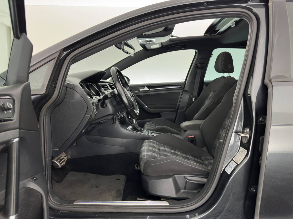 Volkswagen Golf Volkswagen Golf 1.4 TSI GTE (Plug-in) (INCL.BTW) *PANO | FULL-LED | NAVI-FULLMAP | SPORT-SEATS | PRIVACY-GLASS | AMBIENT-LIGHT | SHIFT-PADDLES | ECC | PDC | CRUISE | 17”ALU*
