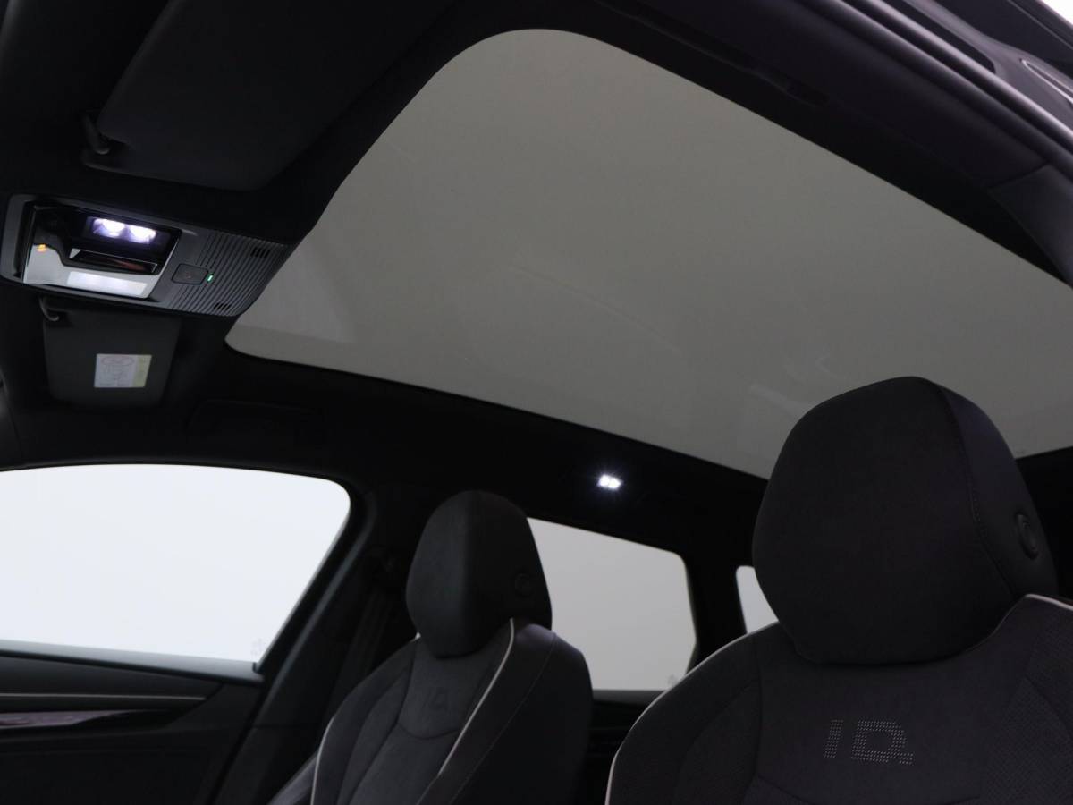 Volkswagen ID.7 Volkswagen ID.7 Tourer Pro Limited Edition 77 kWh | Trekhaak | Adaptief onderstel | Panoramadak | Harman/Kardon | Head Up Display | Stoelkoeling |