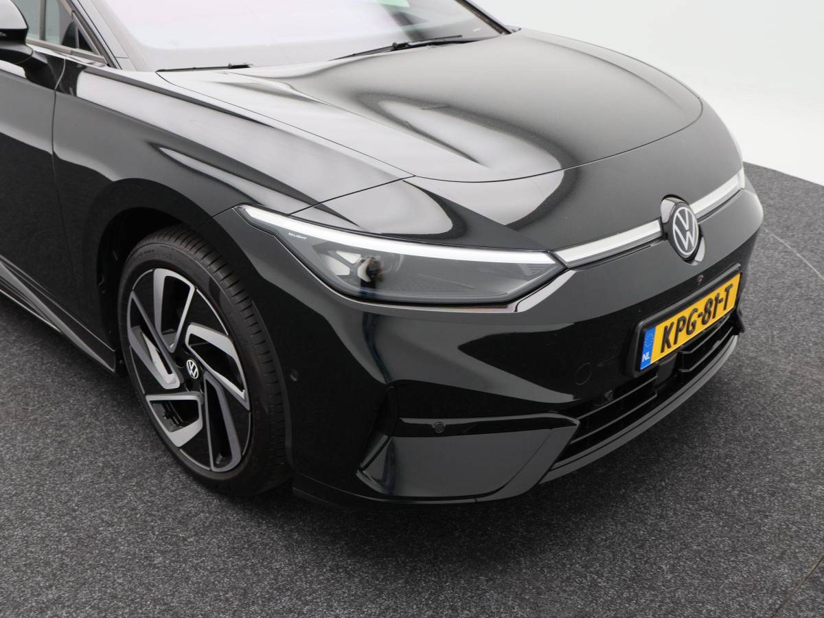 Volkswagen ID.7 Volkswagen ID.7 Tourer Pro Limited Edition 77 kWh | Trekhaak | Adaptief onderstel | Panoramadak | Harman/Kardon | Head Up Display | Stoelkoeling |