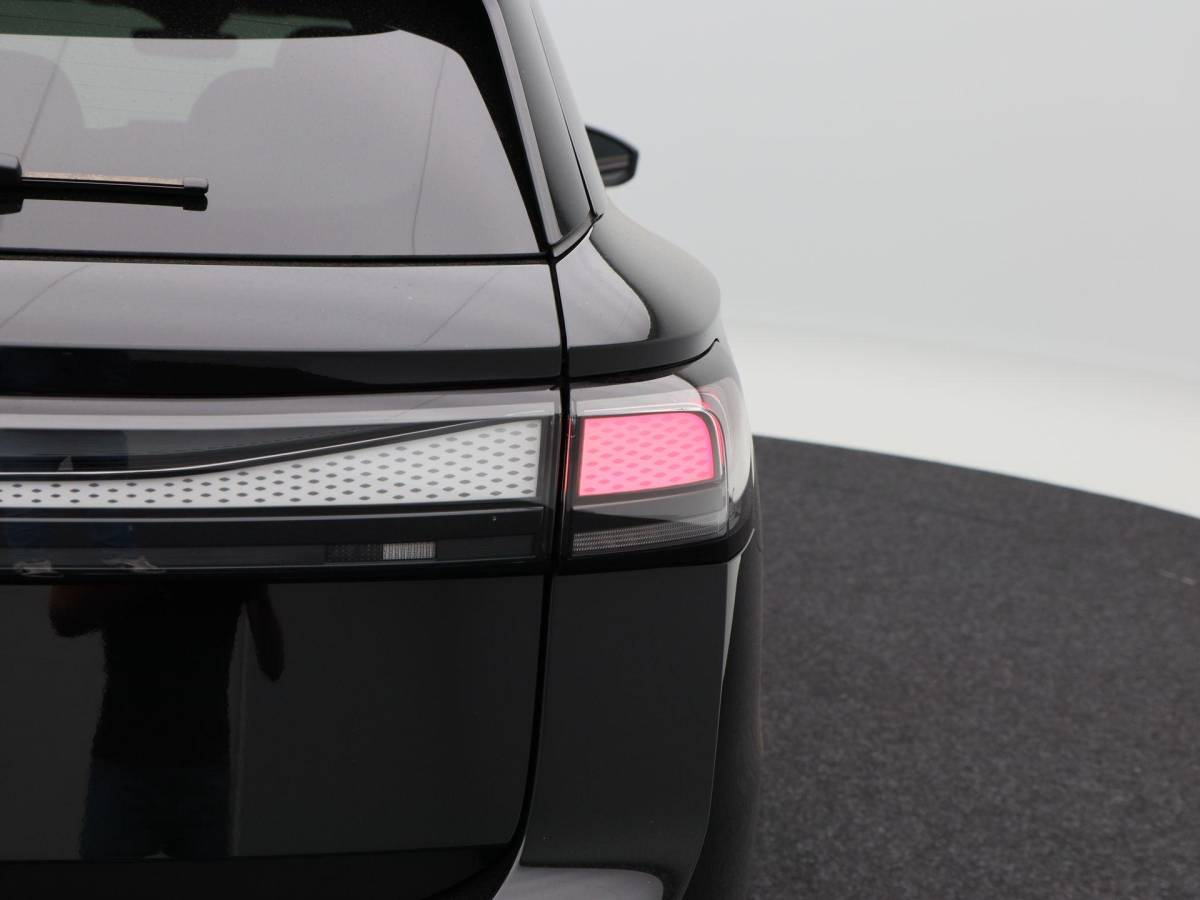 Volkswagen ID.7 Volkswagen ID.7 Tourer Pro Limited Edition 77 kWh | Trekhaak | Adaptief onderstel | Panoramadak | Harman/Kardon | Head Up Display | Stoelkoeling |
