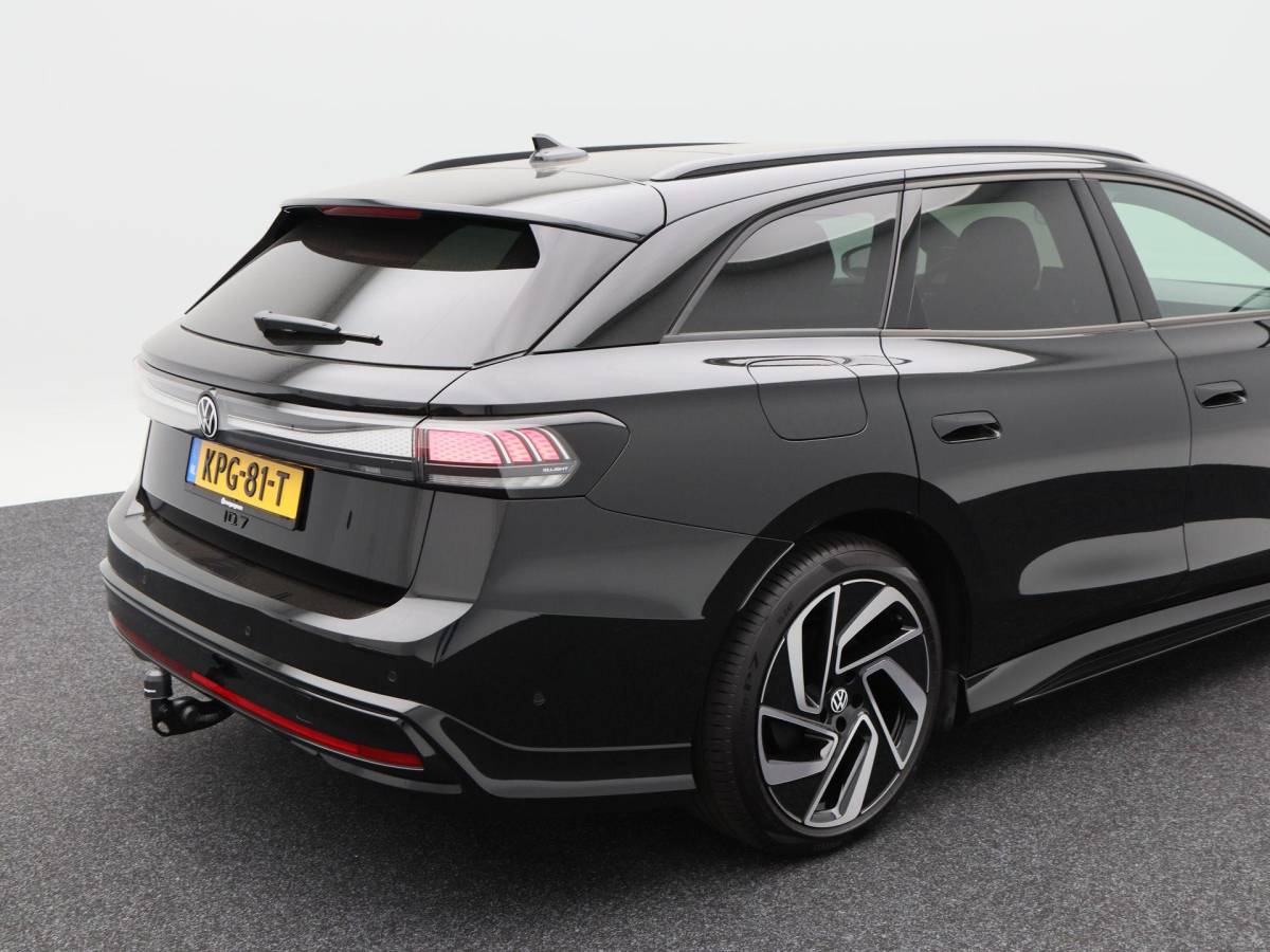 Volkswagen ID.7 Volkswagen ID.7 Tourer Pro Limited Edition 77 kWh | Trekhaak | Adaptief onderstel | Panoramadak | Harman/Kardon | Head Up Display | Stoelkoeling |